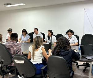 Mesa de trabajo en la Secretaría de Salud