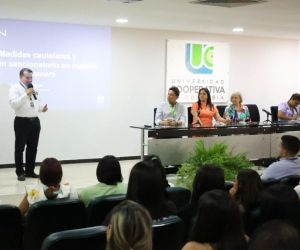 Charla en la UCC