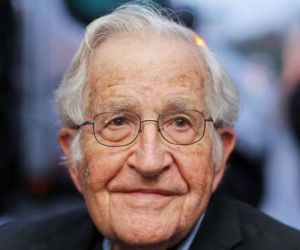 Noam Chomsky falleció a los 95 años en São Paulo, Brasil. 