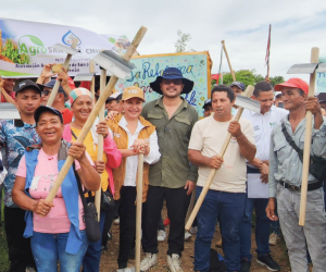 Entrega de tierras a campesinos 