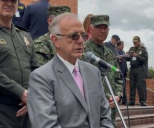 Ministro de defensa, Iván Velázquez 