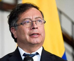 Gustavo petro. 