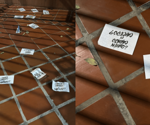 Volantes lanzados en la casa del rector Gonzalo Quiroz