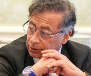 Gustavo petro. 