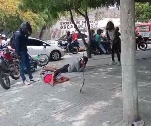 Captura de los sujetos en plena vía pública.