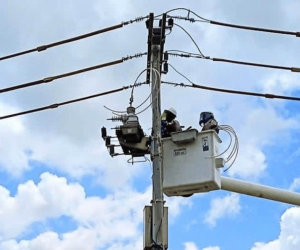 Operarios de una empresa de energía en labores. Imagen de referencia