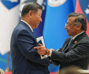 Petro propone cable de fibra óptica entre Asia y América en cumbre Celac-China