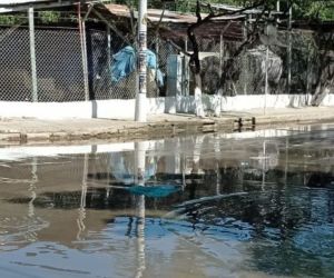 Rebosamiento de aguas negras en Santa Marta