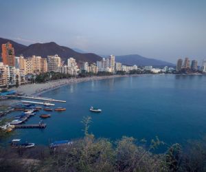 Bañistas atañen los efectos a la contaminación de playas de El Rodadero.