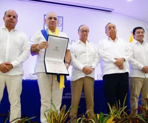 Un homenaje a su liderazgo, compromiso social y el impacto de su gestión pública y privada en el desarrollo de Santa Marta.