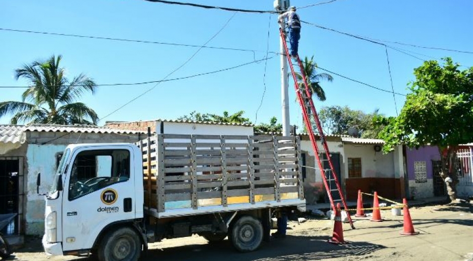 Instalación de luminarias en barrios de Ciénaga