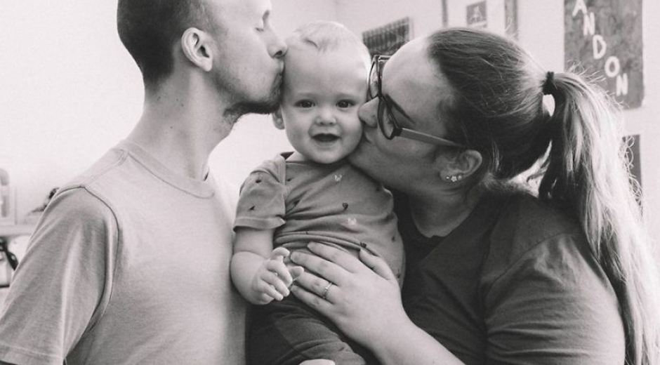 Brianna, Austin y su hijo.