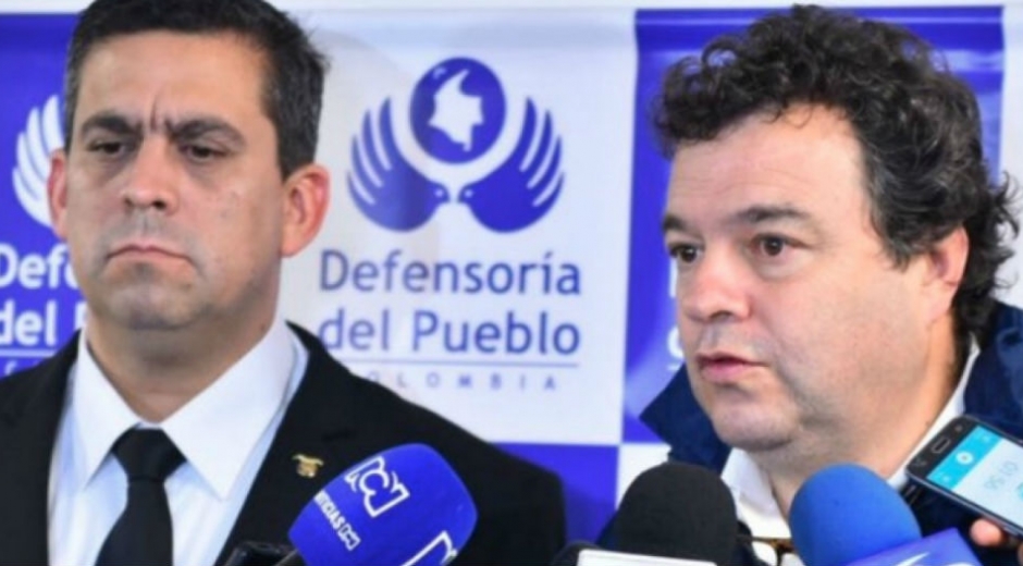 Defensoría del Pueblo. Capitán Jaime Hernández (Acdac) y el Defensor del Pueblo, Carlos Alfonso Negret Mosquera.