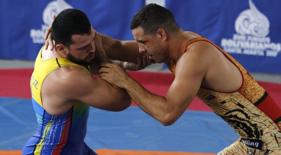 La lucha grecorromana es una de las disciplinas de los Juegos Bolivarianos.