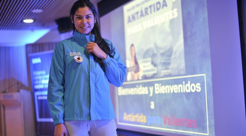 Paola Tello es la primera colombiana en embarcarse en una expedición científica de sólo mujeres a la Antártida, del programa Homeward Bound. 