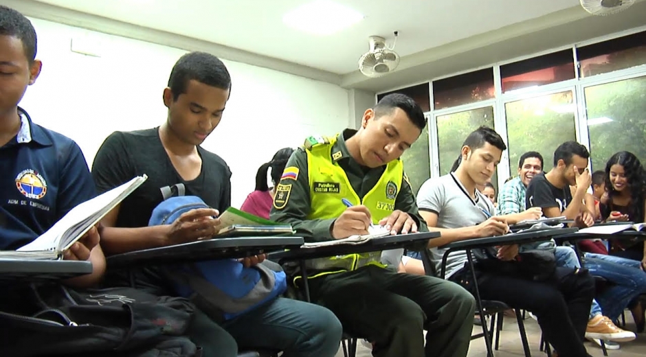 Policía, estudiante de la Universidad del Magdalena.