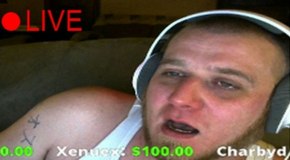 Brian Vigneault pasó 24 horas seguidas jugando en linea. 