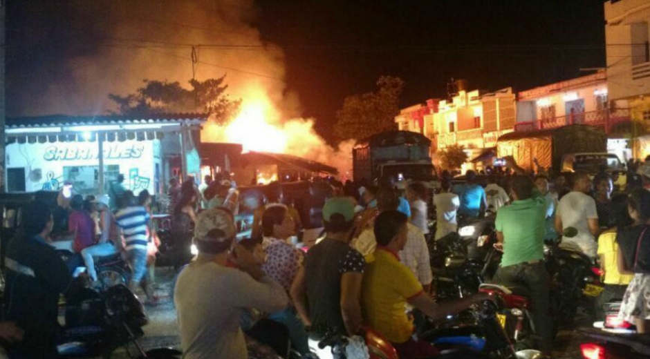 Impresionante incendio en el mercado de Fundación.