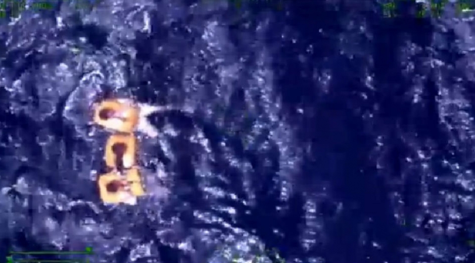 Los tripulantes fueron encontrados en alta mar.