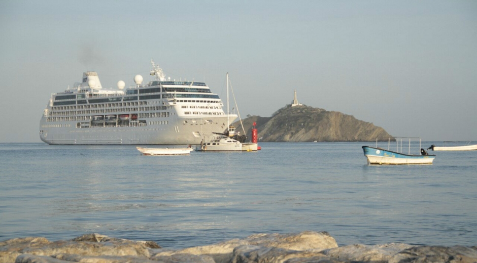 Pacific Princess el décimo sexto crucero turístico que arriba en Santa Marta en el 2017. 