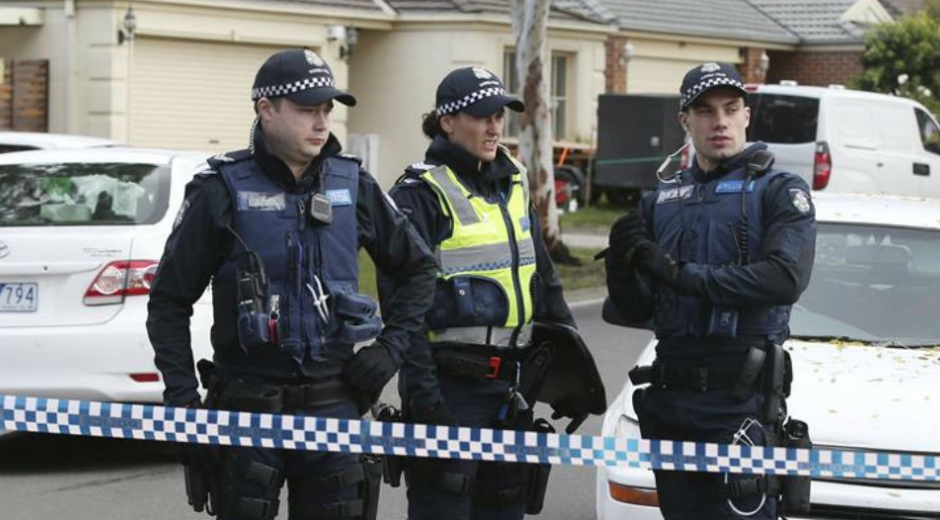 Policía de Melbourne atendiendo el incidente.