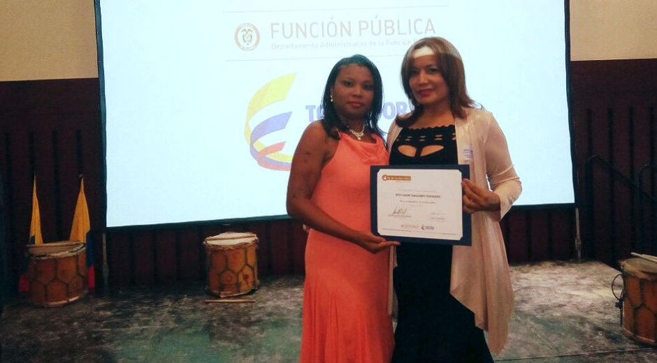 Universidad del Magdalena. Betsy Laudit Manjarrés Fernández, recibió el reconocimiento a su labor.