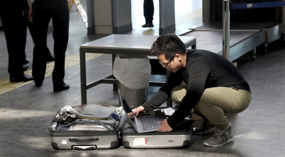 Los computadores portátiles y tabletas ahora deberán ir en los equipajes de carga.