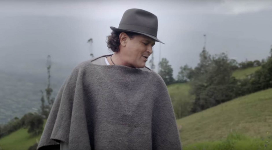 En el video el samario luce una la ruana y el sombrero típico de del departamento de Boyacá. 