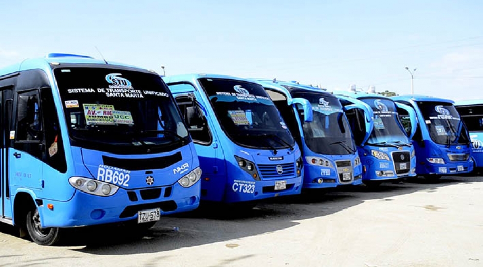 Busetas de transporte público.