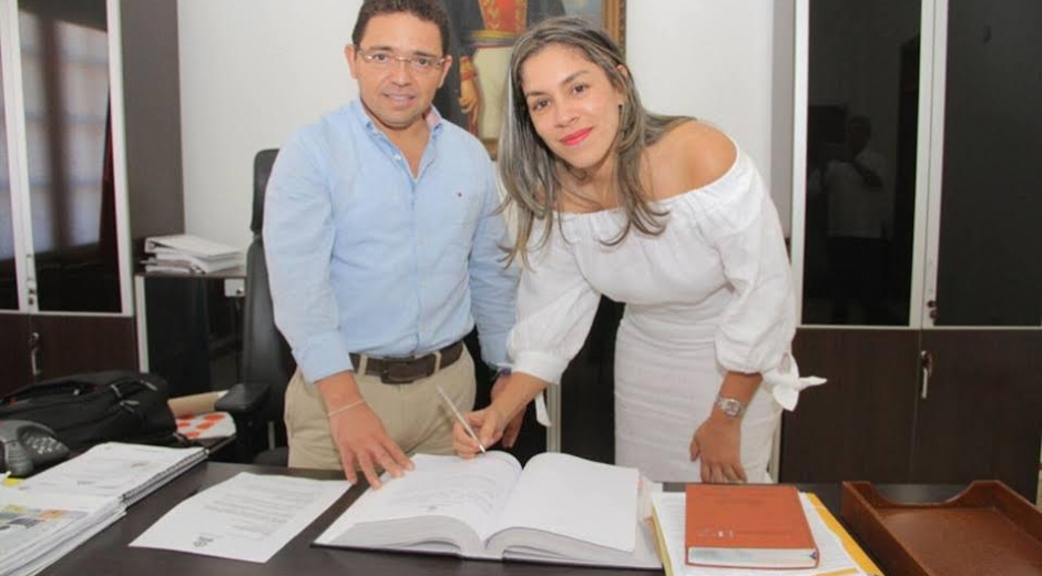 El Alcalde Martínez fue el encargado de posesionar a Ana María Muelle como nueva Procuradora Regional del Magdalena.