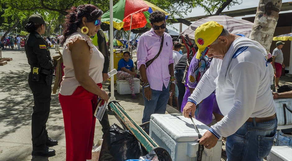 Operativo contra vendedores informales de almuerzos.