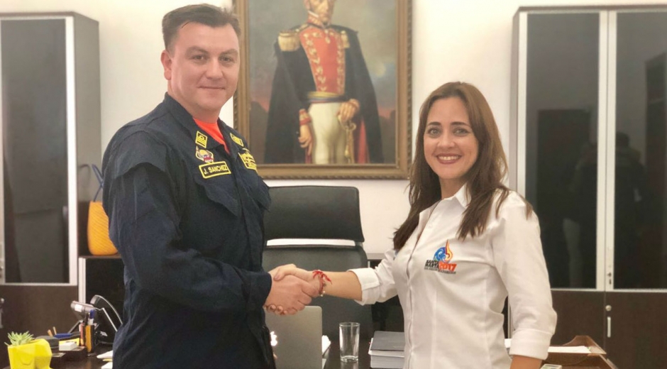 La alcaldesa (E) Jimena Abril le dio la bienvenida al nuevo comandante de Guardacostas, capitán de fragata Jorge Mario Sánchez.
