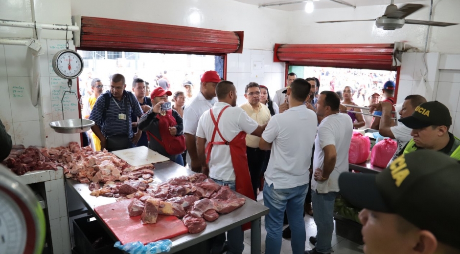 En el mercado público de Santa Marta fueron capturadas tres personas e incautaron 416 kilos de carne.