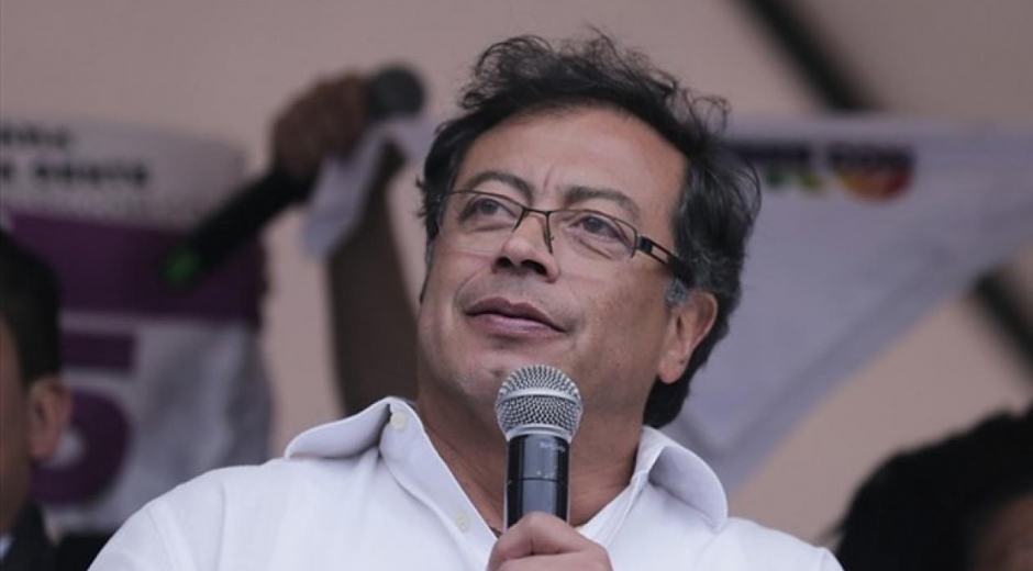W Radio. Gustavo Petro, senador.