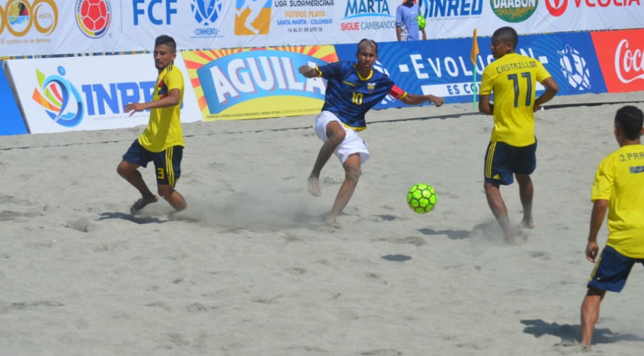 Óscar Mejía - Seguimiento.co Colombia sub 20 ganó en su debut en la Liga Sudamericana de Fútbol Playa.