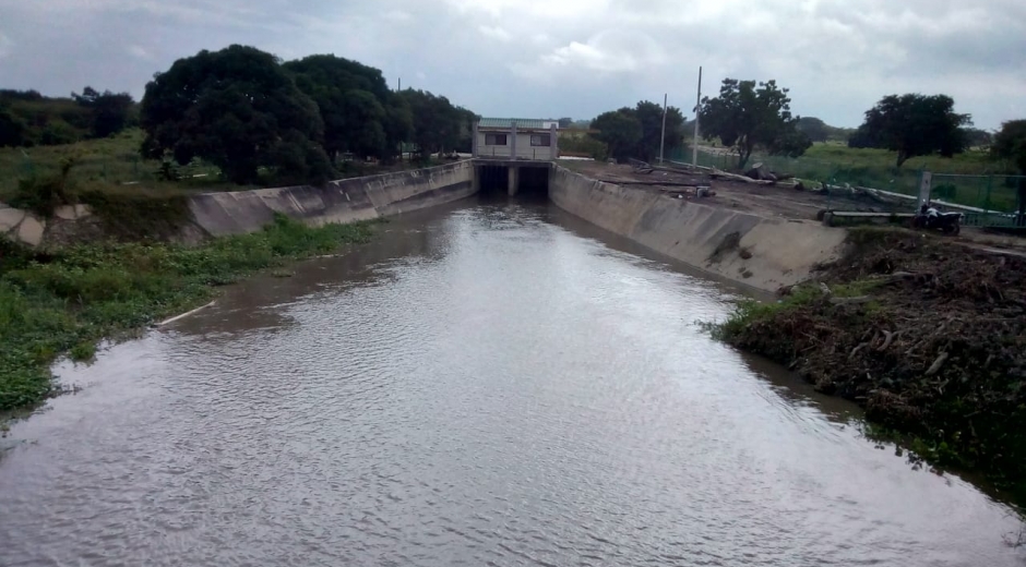 Las compuertas fueron construidas desde 1993 para los caños Aguas Negras y Renegado.