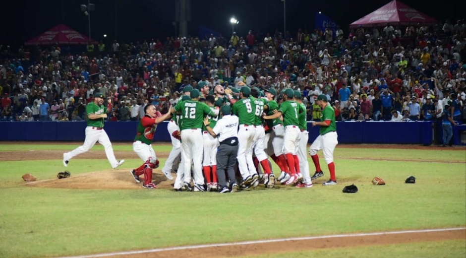 Zona Cero Mexicanos celebrando el campeonato mundial sub 23 de béisbol.