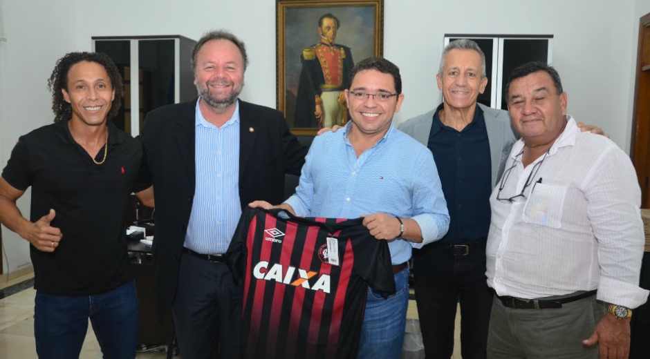 Directivos del club Paranaense se reunieron con el Alcalde.