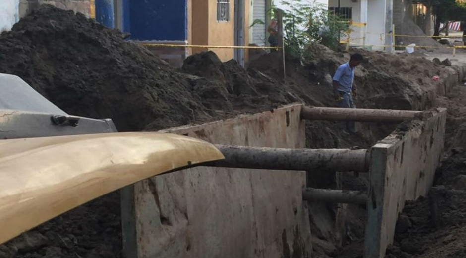 La reposición de la tubería de alcantarillado se realizó en el barrio El Pantano.