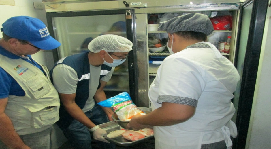 El restaurante Don Jaime presentaba condiciones deficientes de almacenamiento de alimentos.