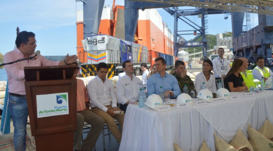 Alcalde Rafael Alejandro Martínez, durante su intervención en el Puerto de Santa Marta.