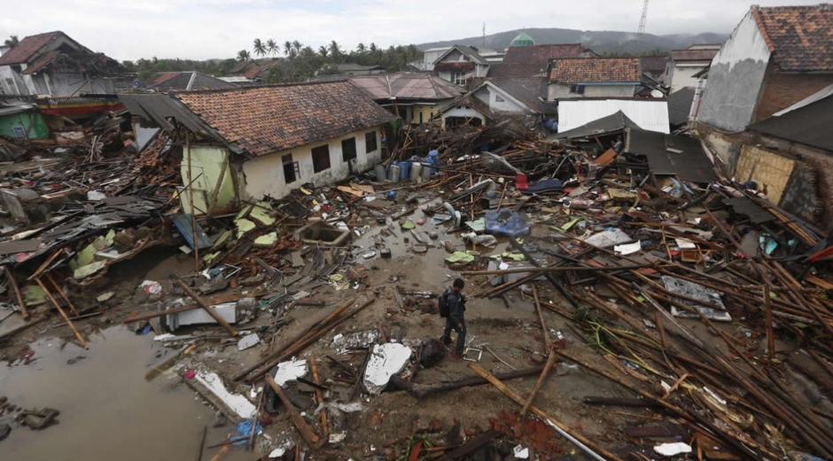 Total devastación dejó el tsunami que se registró el pasado sábado en Indonesia.