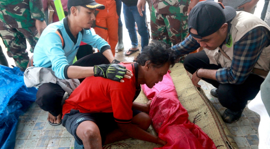 El Universal Udin Ahok se refugió en uno de los centros de urgencia que acoge a miles de desplazados de la tragedia.