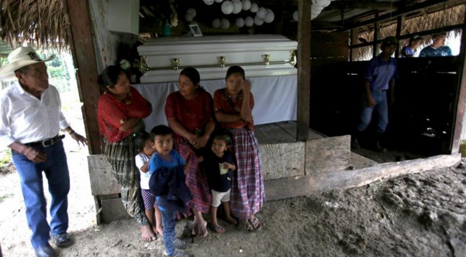Velación de niño guatemalteco muerto en la frontera.