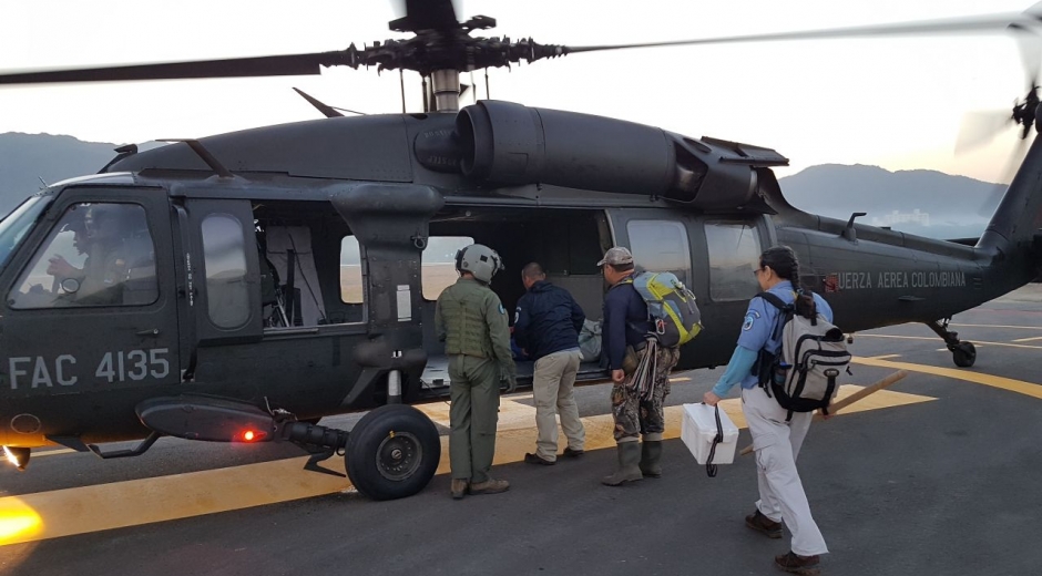 Créditos: Parques Nacionales Naturales de Colombia- Dirección Territorial Caribe. La ubicación del sitio, a más de tres mil metros sobre el nivel del mar, requirió el traslado de un helicóptero del Comando Aéreo desde Ríonegro (Antioquia) hasta la capital del Magdalena para cumplir la misión.