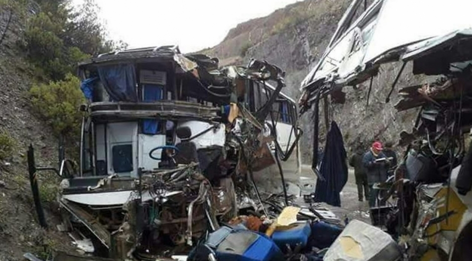 Nueve muertos y 14 heridos en dos accidentes de tránsito en Bolivia.