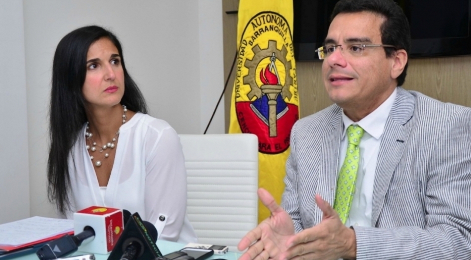 La Ministra de Educación y el rector de la Universidad Autónoma del Caribe.