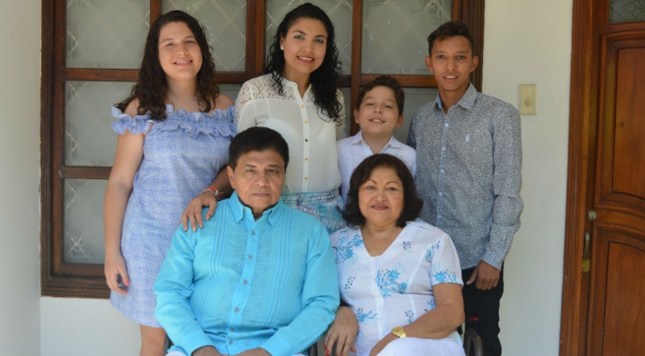 Liane Saumet junto a su familia.