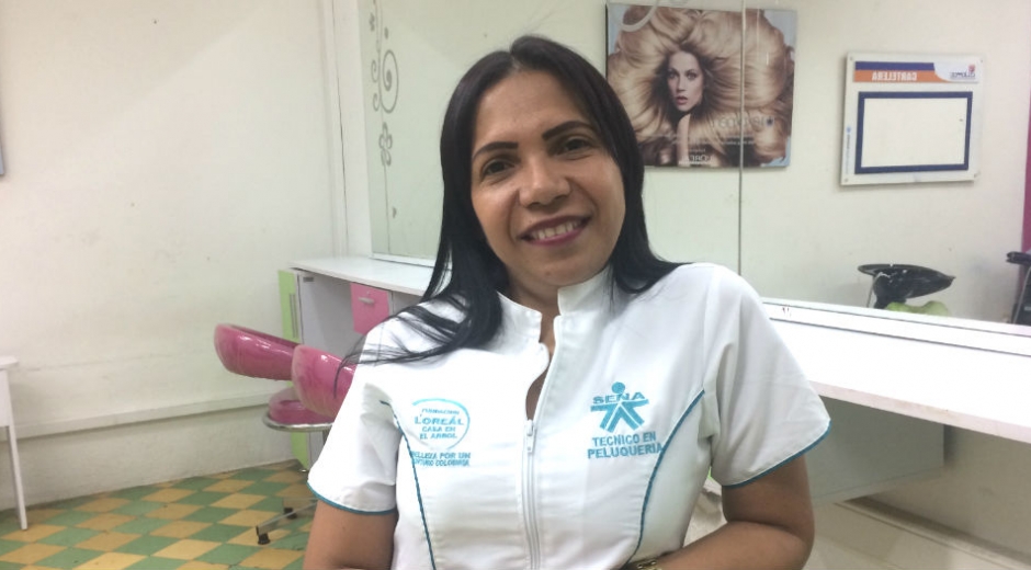 Seguimiento.co Angélica Delgado con su oficio ha logrado salir adelante.