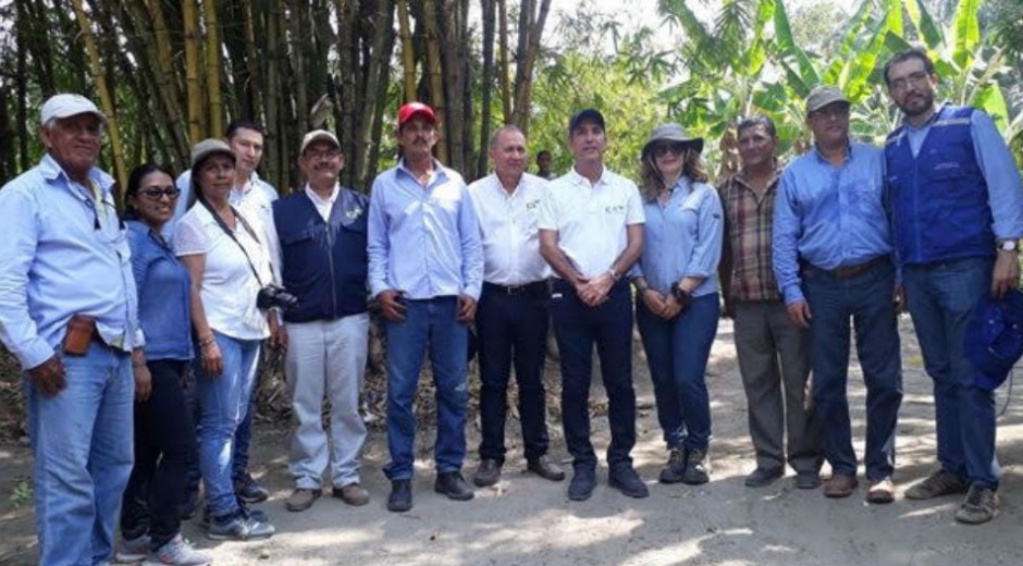 ICA Visita del Ica y Cenipalma a fincas con plantaciones de palma de aceite.